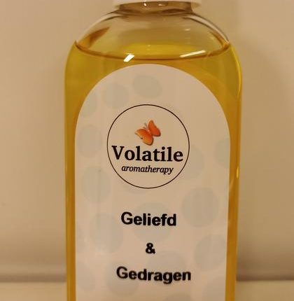 Volatile Massageolie geliefd & gedragen